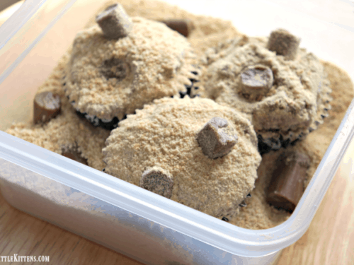 These cat litter cupcakes are super quick and easy!