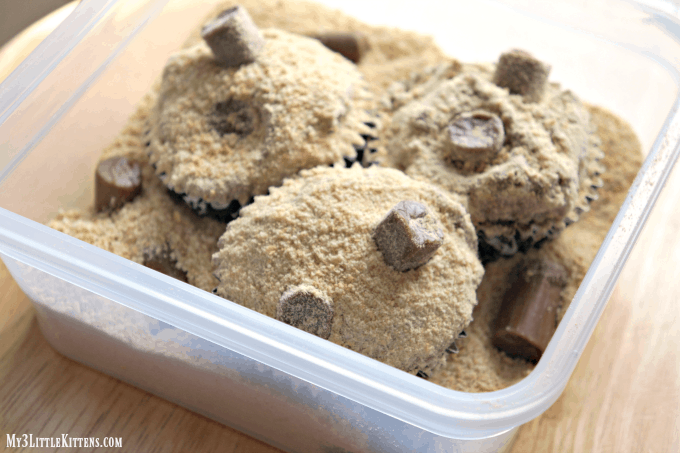 These cat litter cupcakes are super quick and easy!