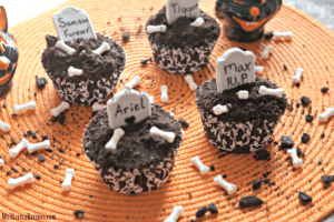 Spooktacular Pet Cemetery Cupcakes - My 3 Little Kittens