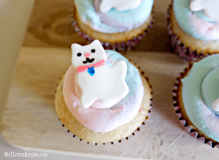 These Easy Kitty Cupcakes For Kids Are Perfect for All Ages!