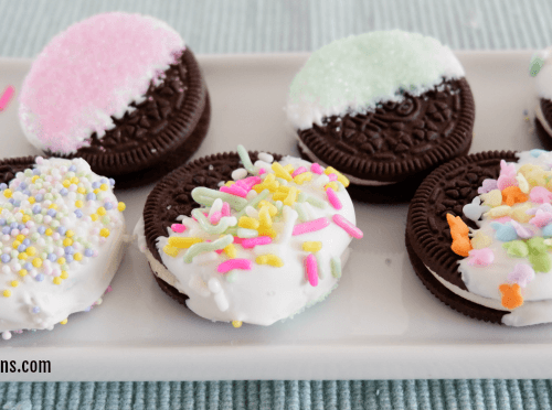 These Easter Oreo Cookies are perfect of kids of all ages! Such a fun dessert recipe to make!