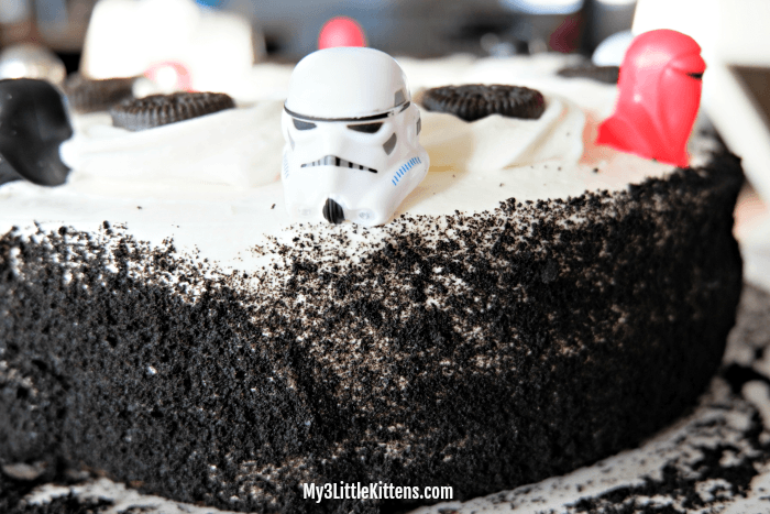 Easy DIY Storm Trooper Star Wars Birthday Cake! Ideas galore!