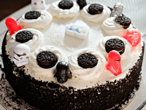 Easy DIY Storm Trooper Star Wars Birthday Cake! Ideas galore!